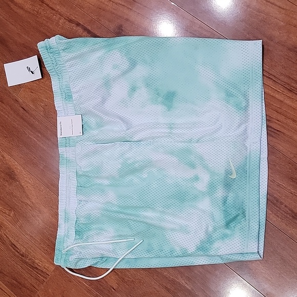 NWT plus size Nike tie dye mesh shorts - Picture 3 of 8